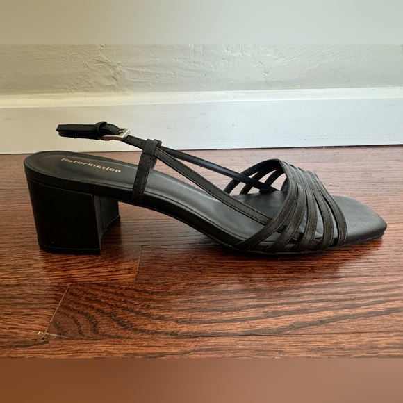 Reformation: Eleonora Sling Back Block Heel Sandal in BLACK (Size 8) - Picture 3 of 5